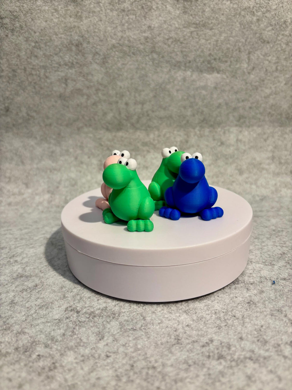 Nerds Frog Figurine 2-pack
