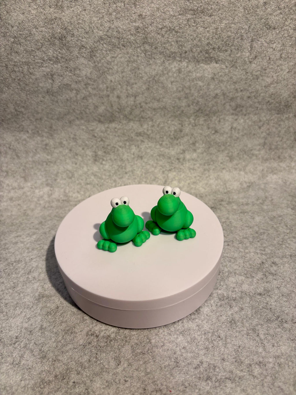 Nerds Frog Figurine 2-pack